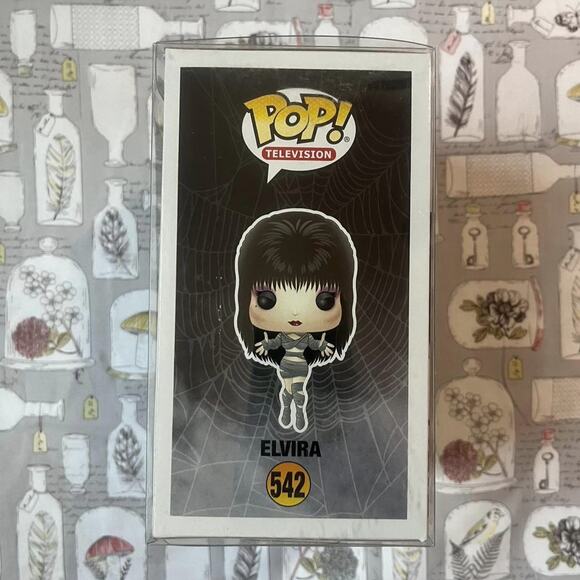 Funko Pop Elvira: Mistress Of Darkness HotTopic Exclusive - Picture 2 of 6